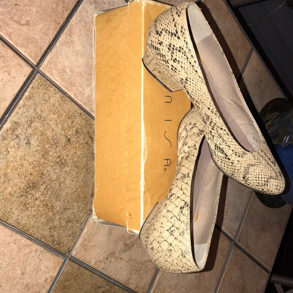 ENZO SNAKE SKIN PUMP 8.5B